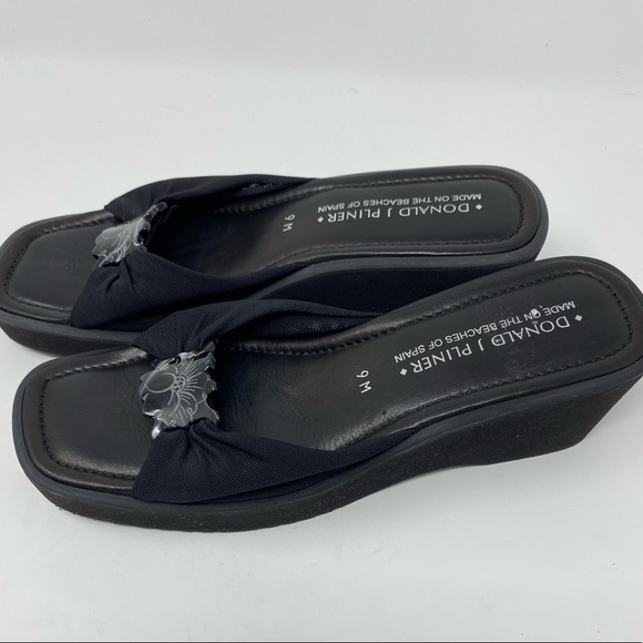 NWOB Donald J Pliner Black Stretch Wedge Sandals. Floral Center. Sz 9 - Picture 1 of 8